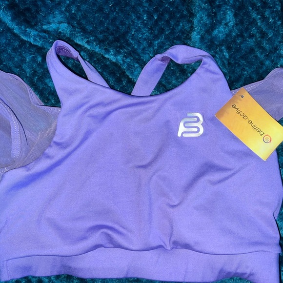 Workout top - Picture 2 of 3